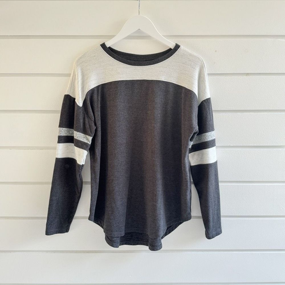 SO Women’s Super Soft Lightweight Sweater Size Large